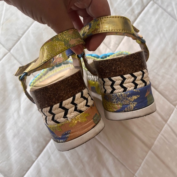 Betsey Johnson Tovaa Wedge Sandal 6 - Picture 10 of 15